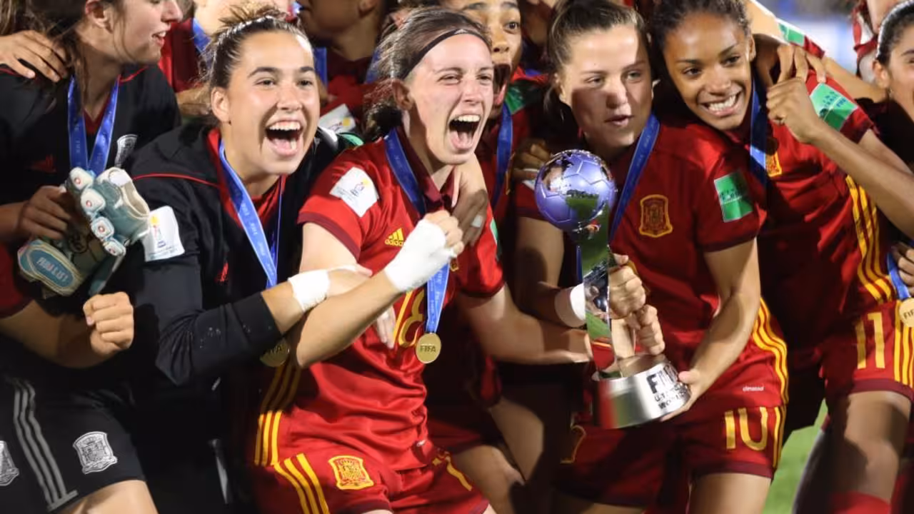 Cata Coll es campeona del mundo con España