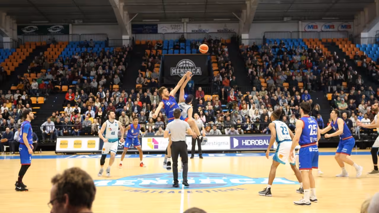 Menorca Básquet gana al Rioja Vega