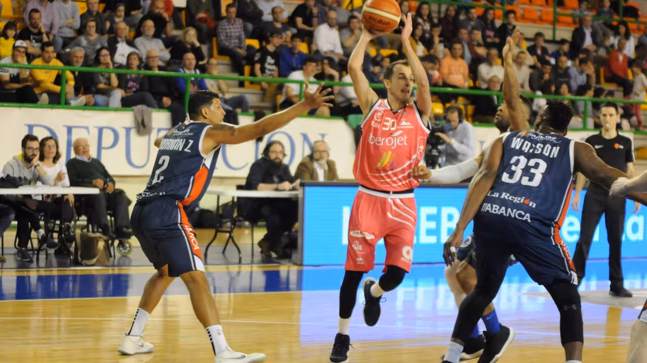 El Iberojet Palma gana en Ourense