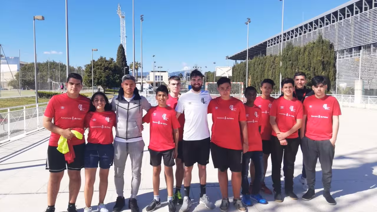 Salva Sevilla con Barris Nord