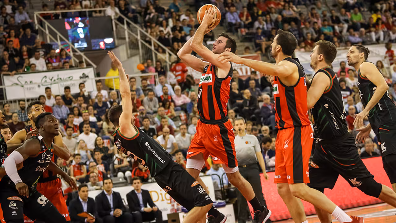 Foto: Fermin Rodriguez. 3er partido de playoffs de ascenso a ACB entre el Coviran Granada e Iberojet Palma