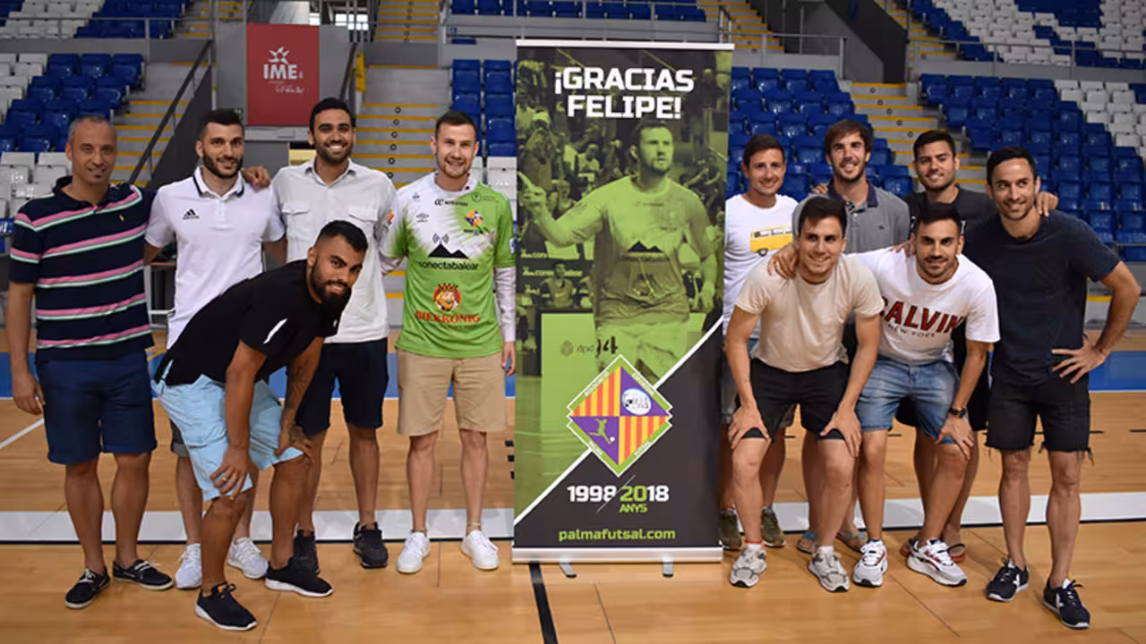 Paradynski con la plantilla