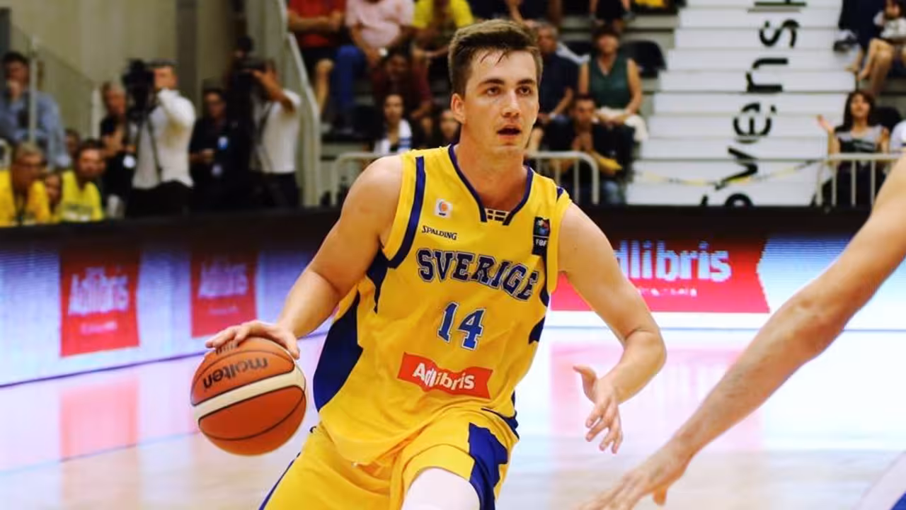 Alexander Lindqvist ficha por el Iberojet