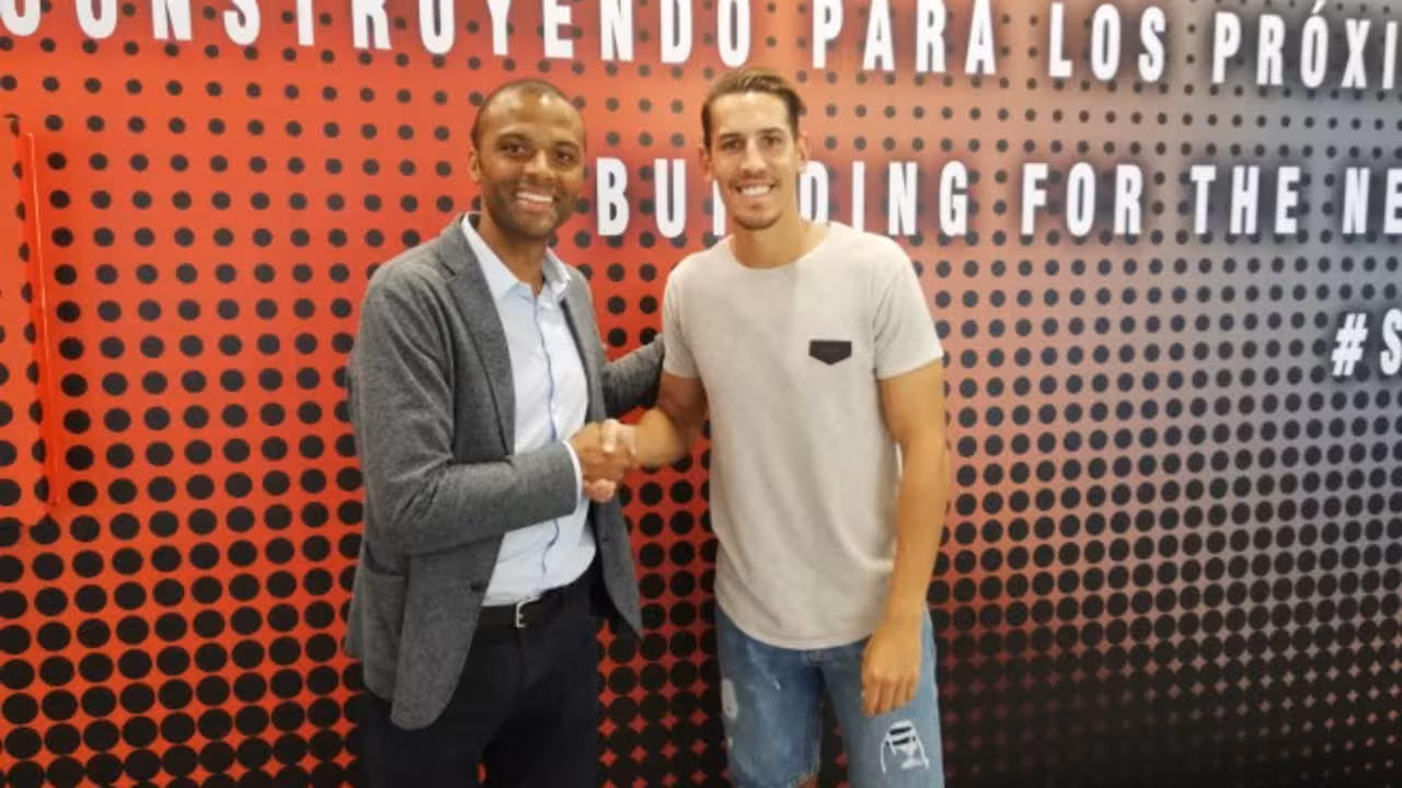 Alex Alegría con Maheta Molango
