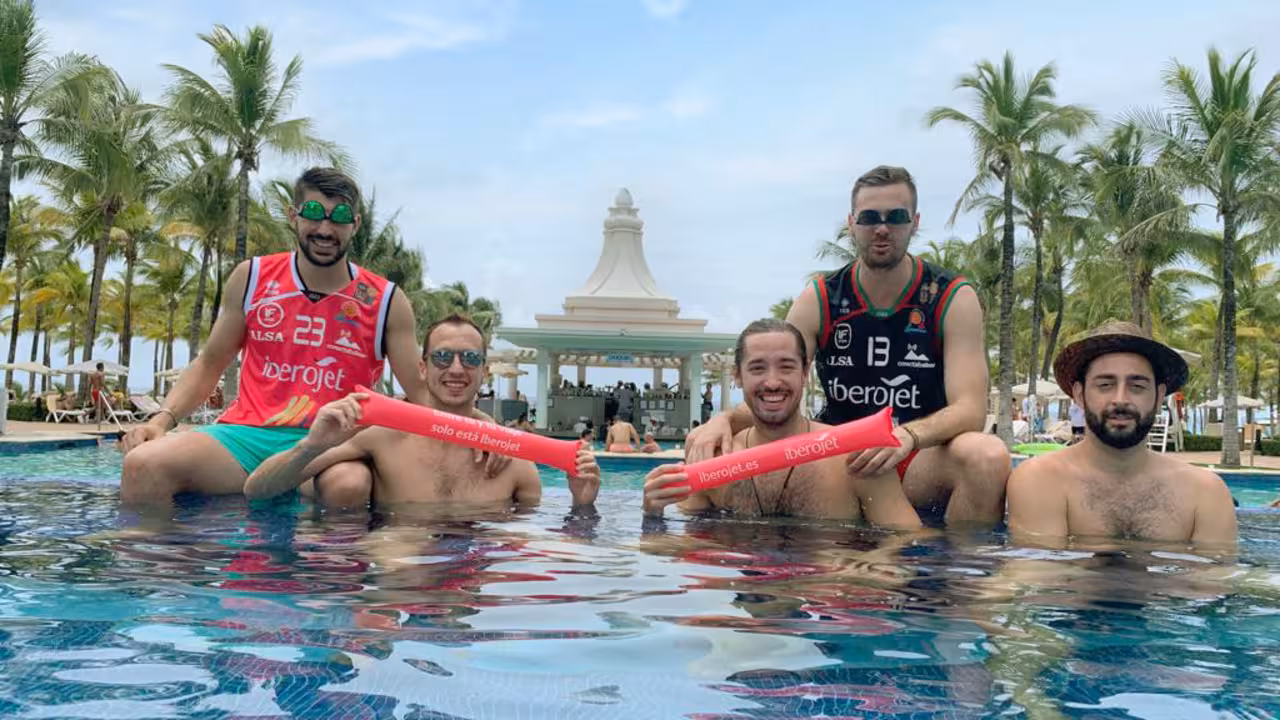La plantilla del B the travel brand
