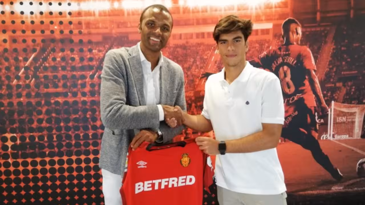 Raúl Prada renueva con el RCD Mallorca
