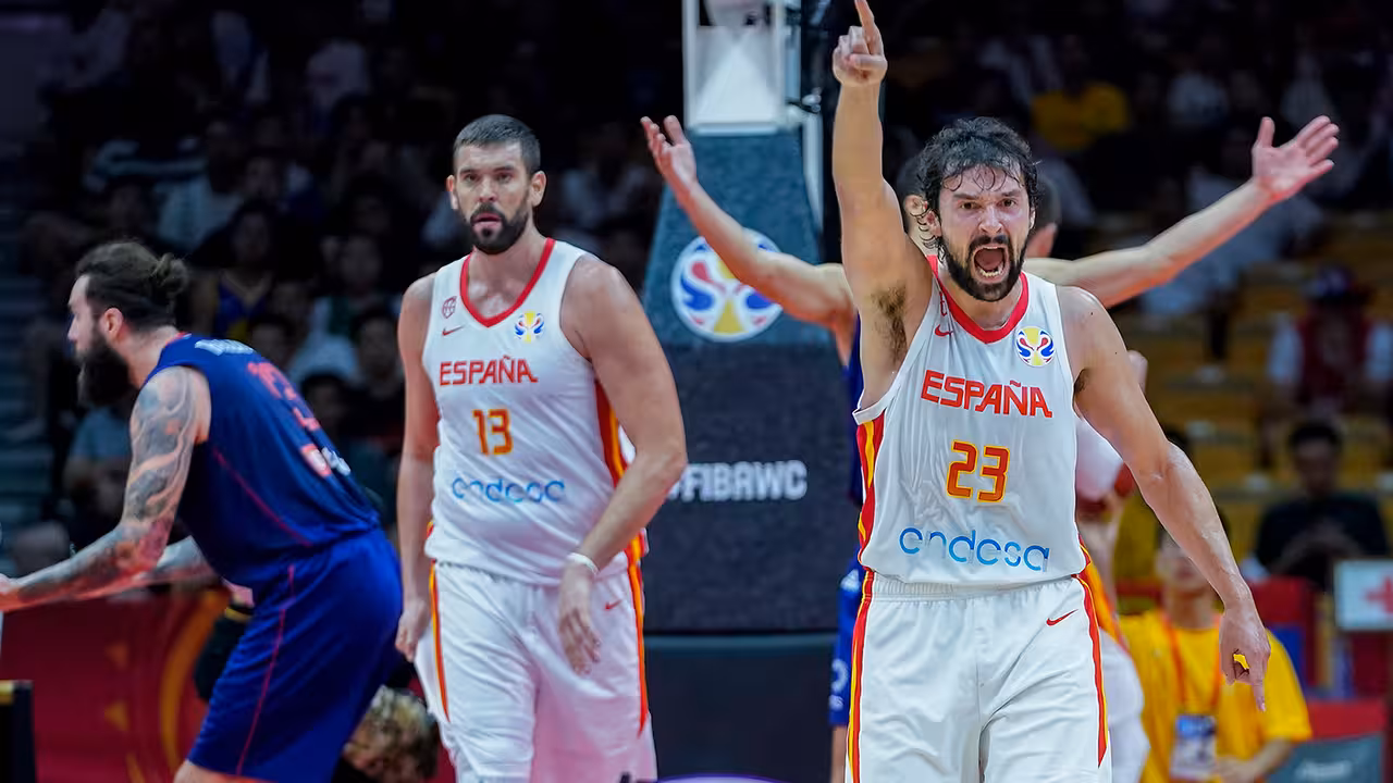 España gana a Serbia