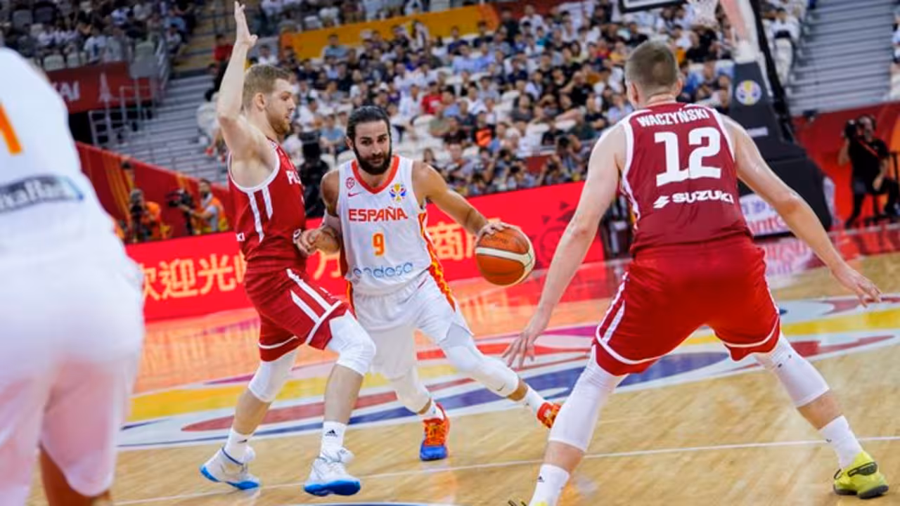 España gana a Polonia
