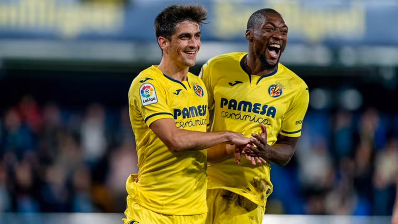 Ekambi y Gerard Moreno