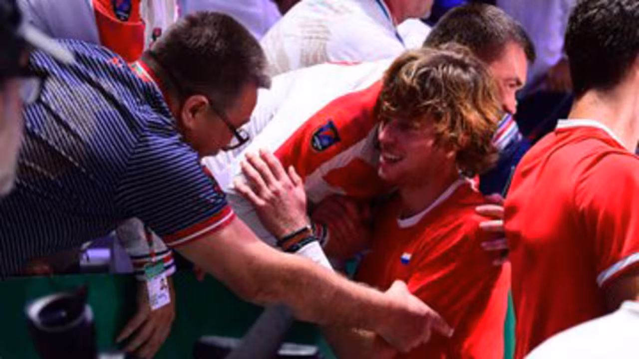 Rusia gana a Serbia en la Davis
