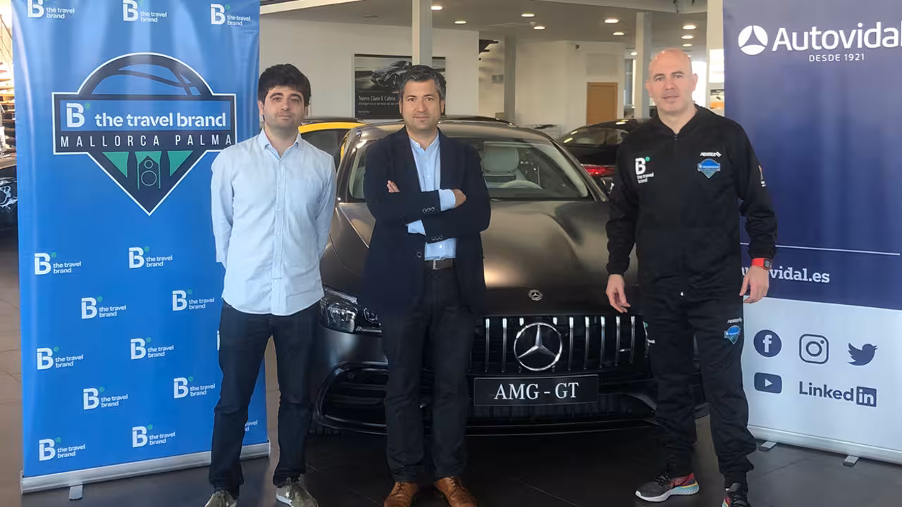 B the travel brand Mallorca con Autovidal