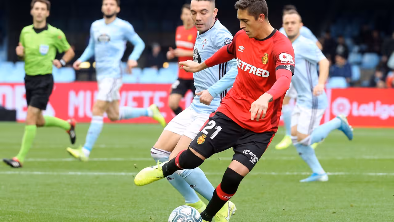 Raíllo ante el Celta de Vigo