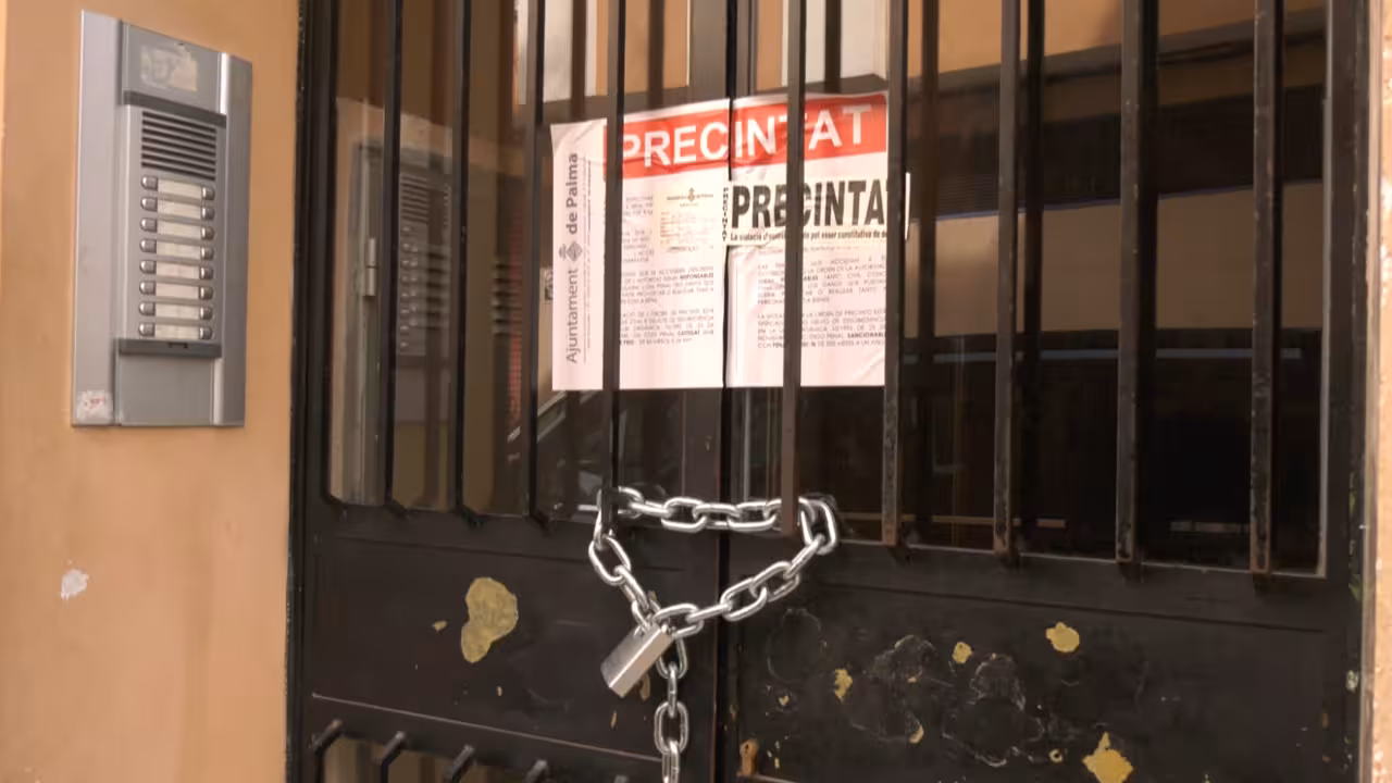 El edificio permanece precintado hasta que se consigan los permisos para apuntalarlo