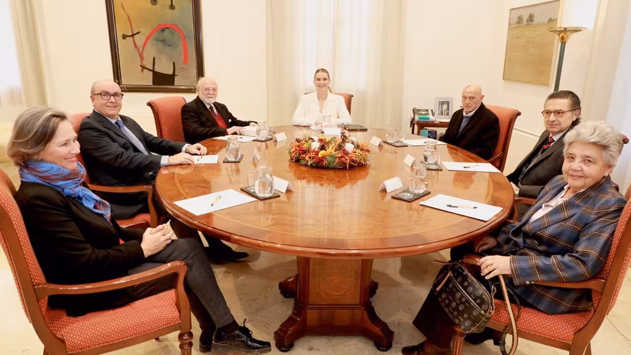 11/12/2023 La presidenta del Govern, Marga Prohens, reunida con representantes de la Real Academia Mallorquina de Estudios Históricos, Genealógicos y Heráldicos.
ISLAS BALEARES ESPAÑA EUROPA SOCIEDAD PALMA DE MALLORCA
CAIB