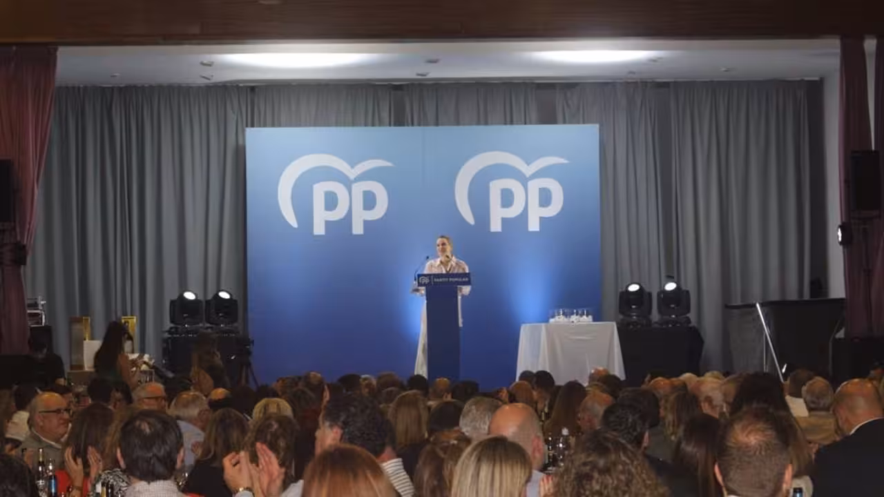 17/12/2023 Prohens, sobre presupuestos: "el Govern solo negocia enmiendas, no leyes de amnistía ni referéndums en Ginebra".

La presidenta del PP balear ha afirmado este sábado, ante los asistentes a la cena de Navidad de los 'populares' de las islas, sobre la negociación de los presupuestos, que pueden "tener la tranquilidad de que el Govern solo negocia enmiendas, no leyes de amnistía ni referéndums en Ginebra".

POLITICA 
PP