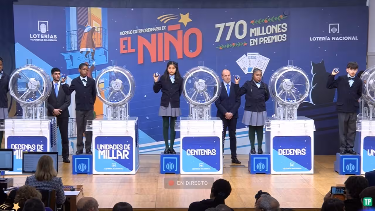 06/01/2024 El número 94.974 ha sido agraciado con el 'Gordo' del Sorteo Extraordinario de 'El Niño' 2024.
SOCIEDAD