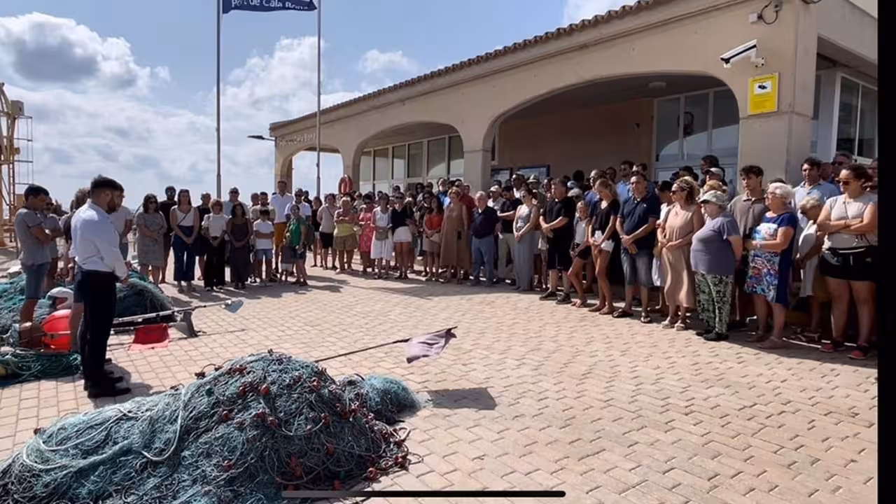 25/08/2024 Minuto de silencio en Cala Bona..

Vecinos de Son Servera, amigos, familiares y representantes institucionales han guardado este domingo un minuto de silencio en señal de duelo por la muerte de Guillem, el joven que perdió la vida el viernes embestido por una lancha en Cala Bona.

SOCIEDAD 
AYUNTAMIENTO DE SON SERVERA