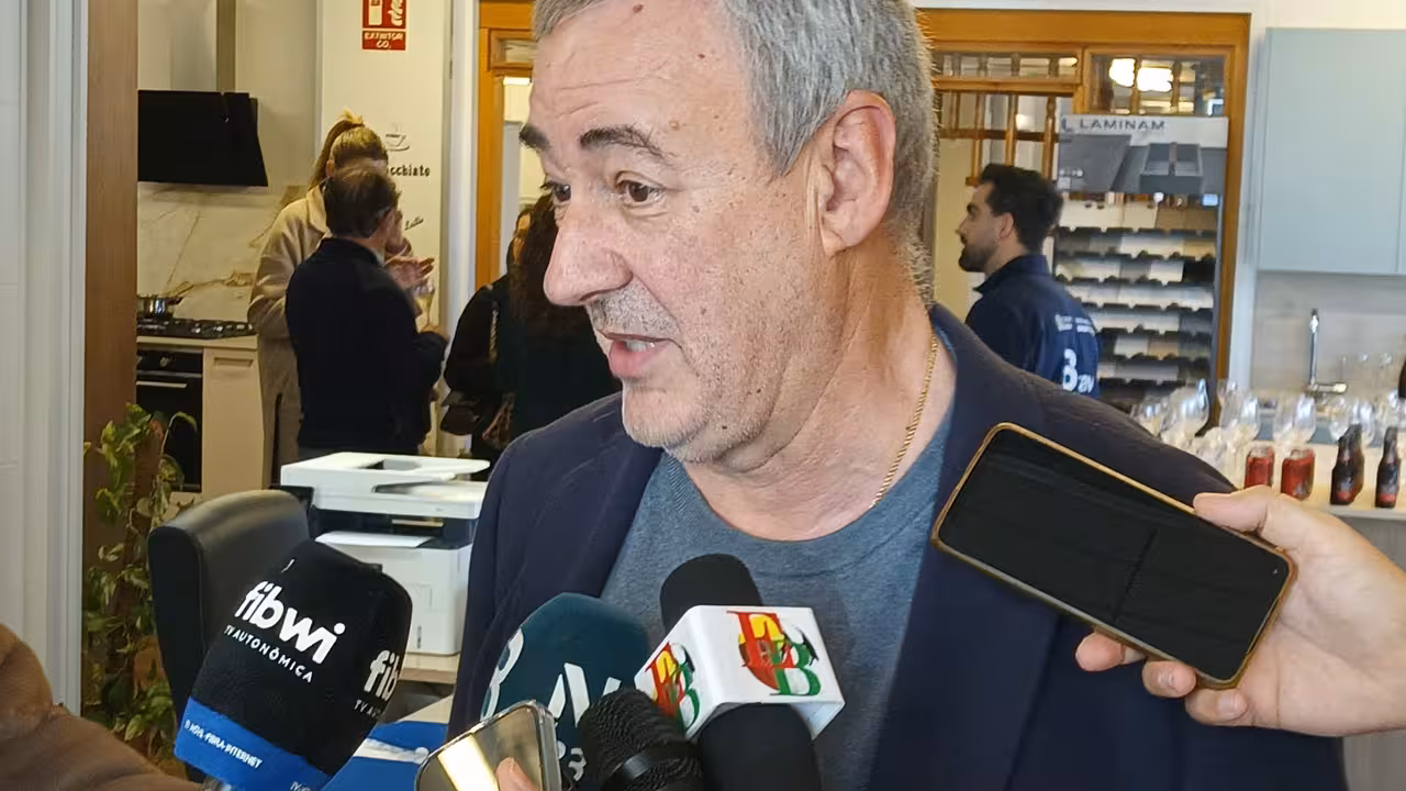 Guillem Boscana atendiendo a los medios