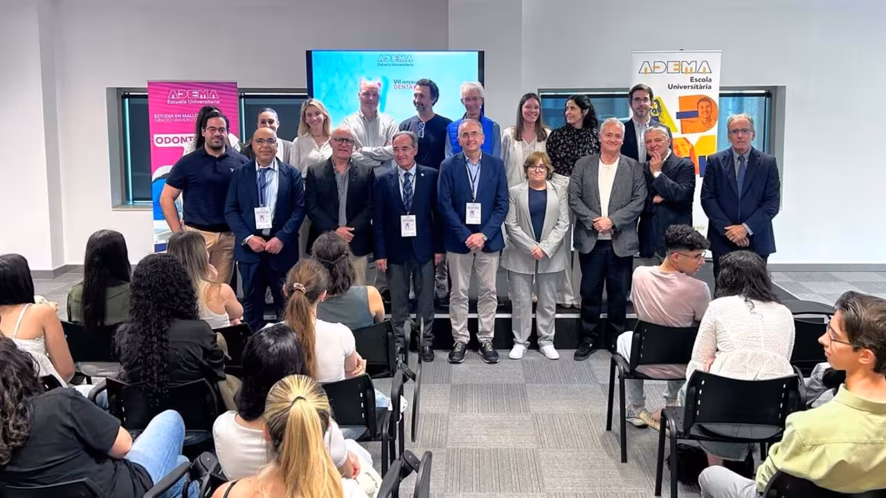 foto familia inauguración VII DENTAL WEEK ADEMA