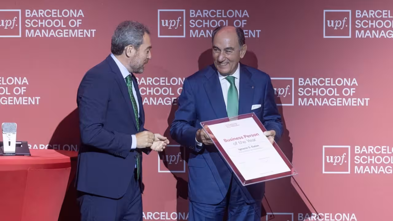 2025-06-25.- Galán, business person of the year UPF-BSM