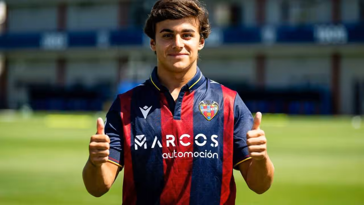 Carlos Álvarez
