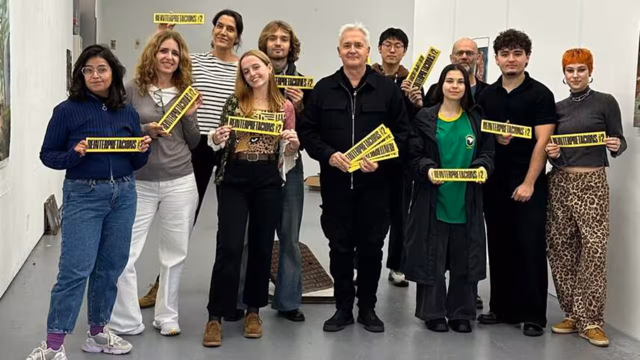 foto familia alumnos de adema exposición londres