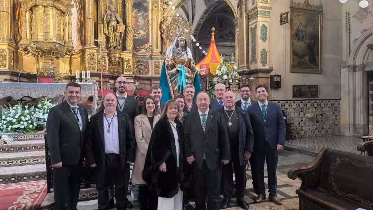 Miembros de la Junta de la Cofradia de la Esperanza