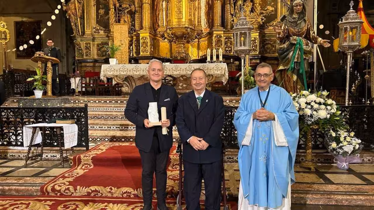 Diego Gonz&aacute;lez junto a Pedro Barcel&oacute; y el padre Pere Vallespir
