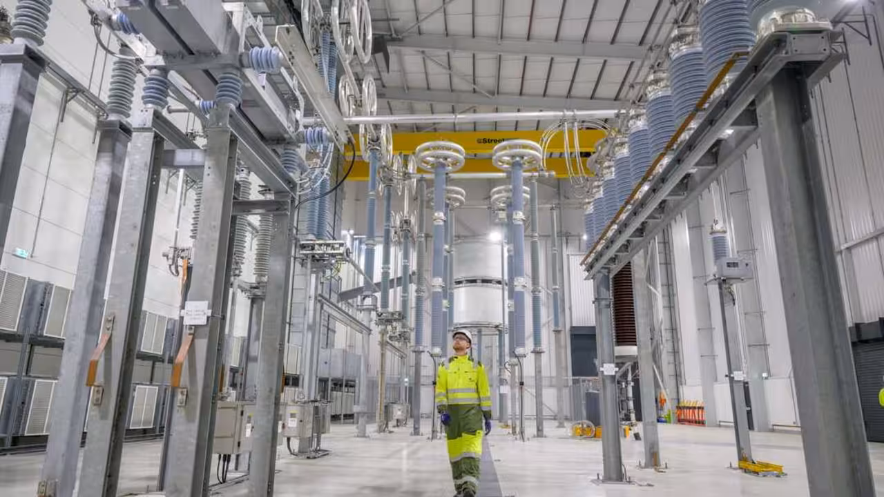 2025-02-02. Iberdrola firma un contrato para una nueva interconexi&oacute;n el&eacute;ctrica submarina entre Escocia e Inglaterra