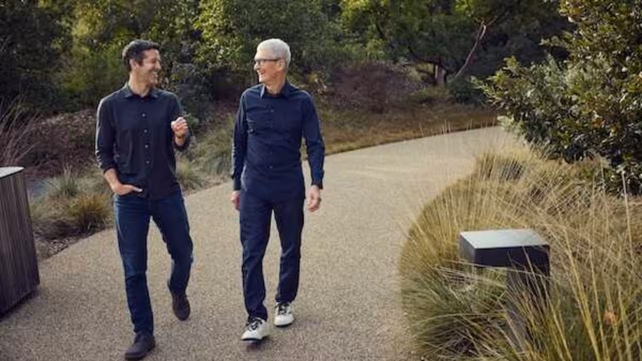 Apple-John-Ternus-Tim-Cook