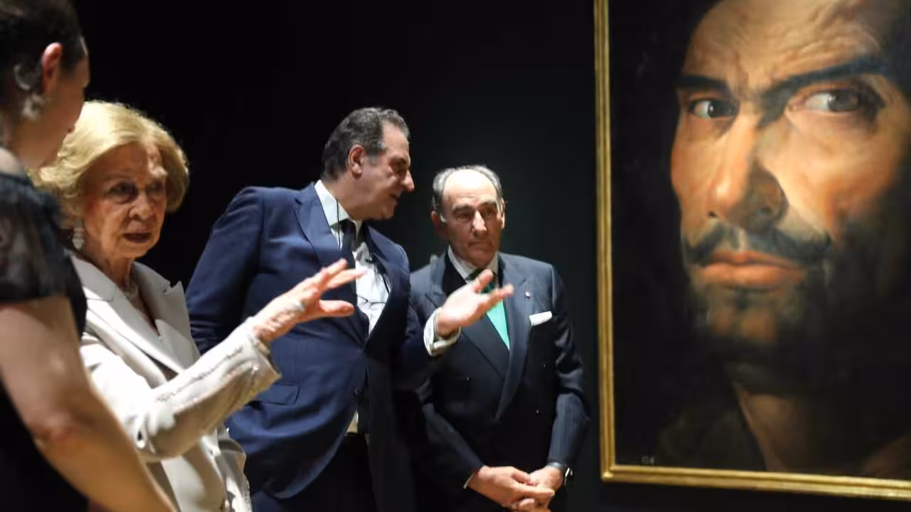 La Reina Sof&iacute;a junto a Ignacio Gal&aacute;n presidente de Iberdrola en Londres. Exposici&oacute;n Zurbar&aacute;n