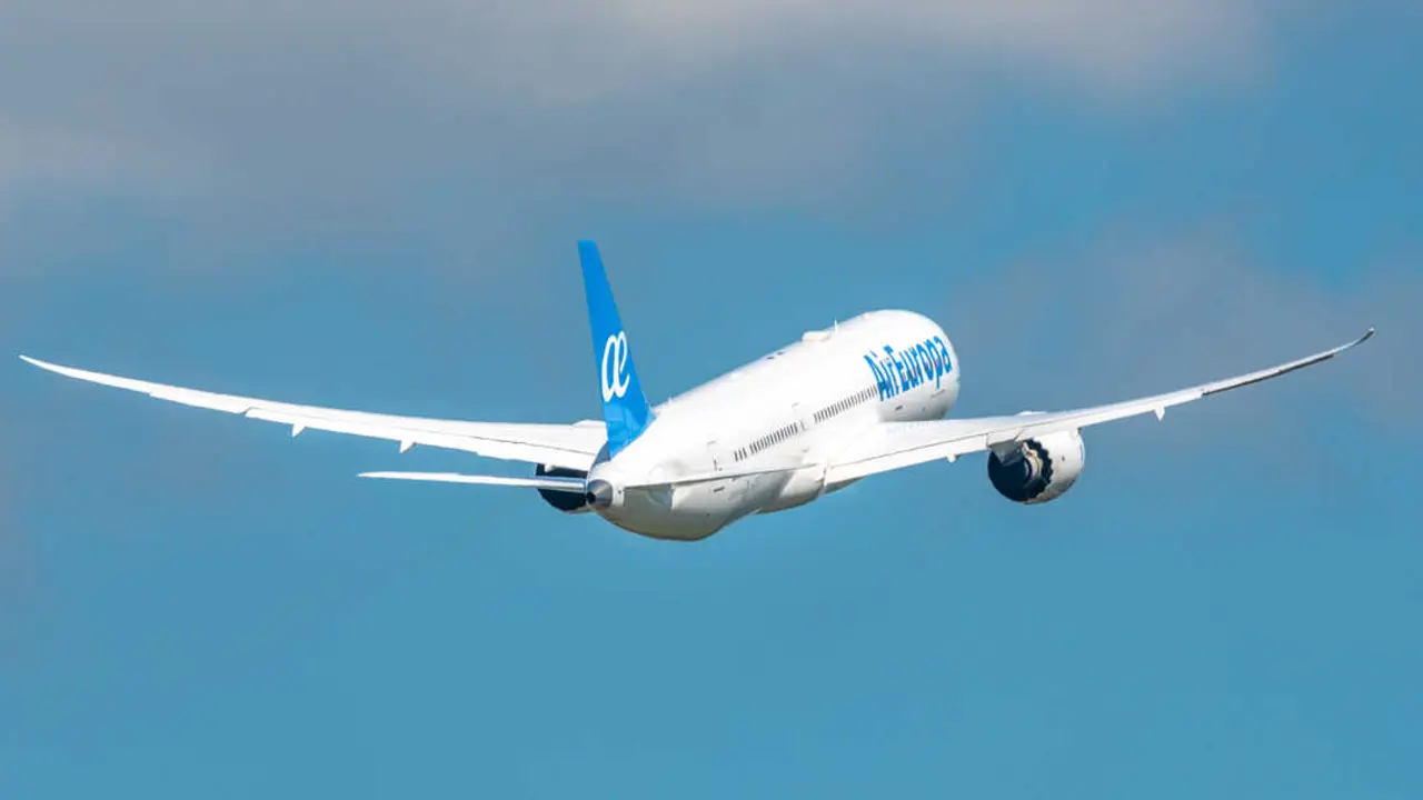 Dreamliner Take Off