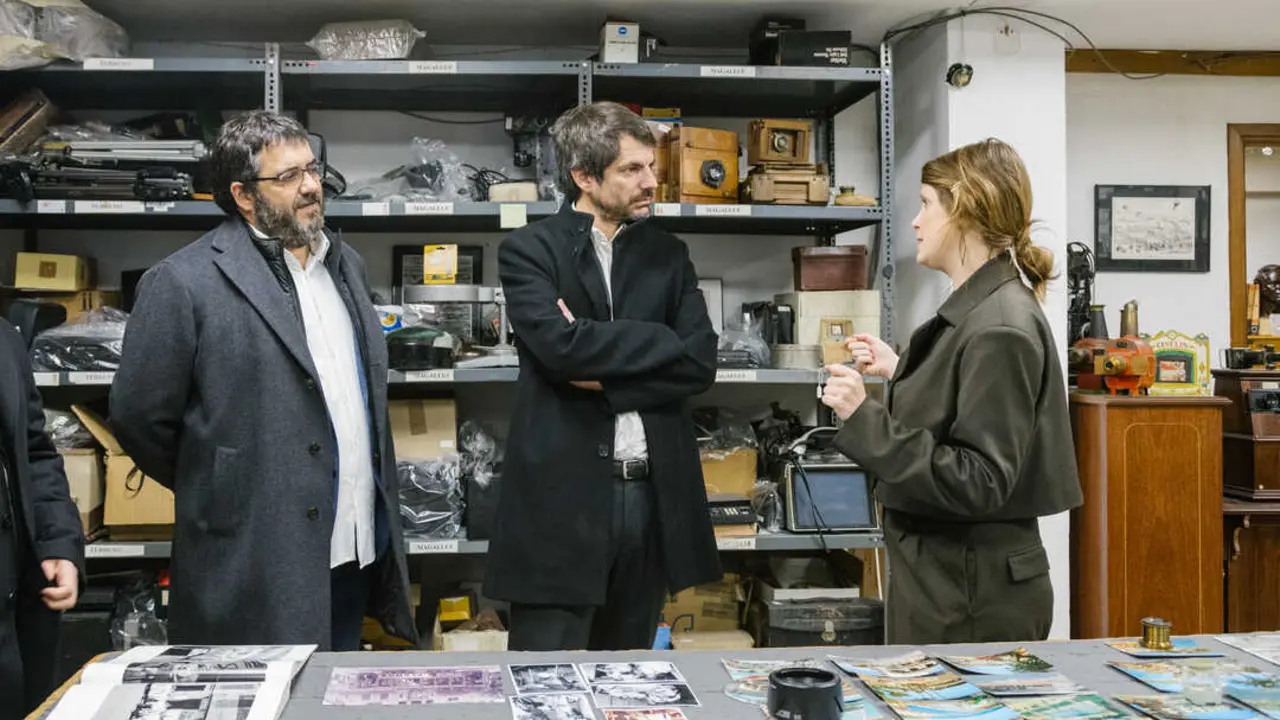 Visita a Casa Planas de Ernest Urtasun, Ministro de Cultura de España y Vicenç Vidal, Miembro del Congreso de los Diputados. &copy; Casa Planas 2024.