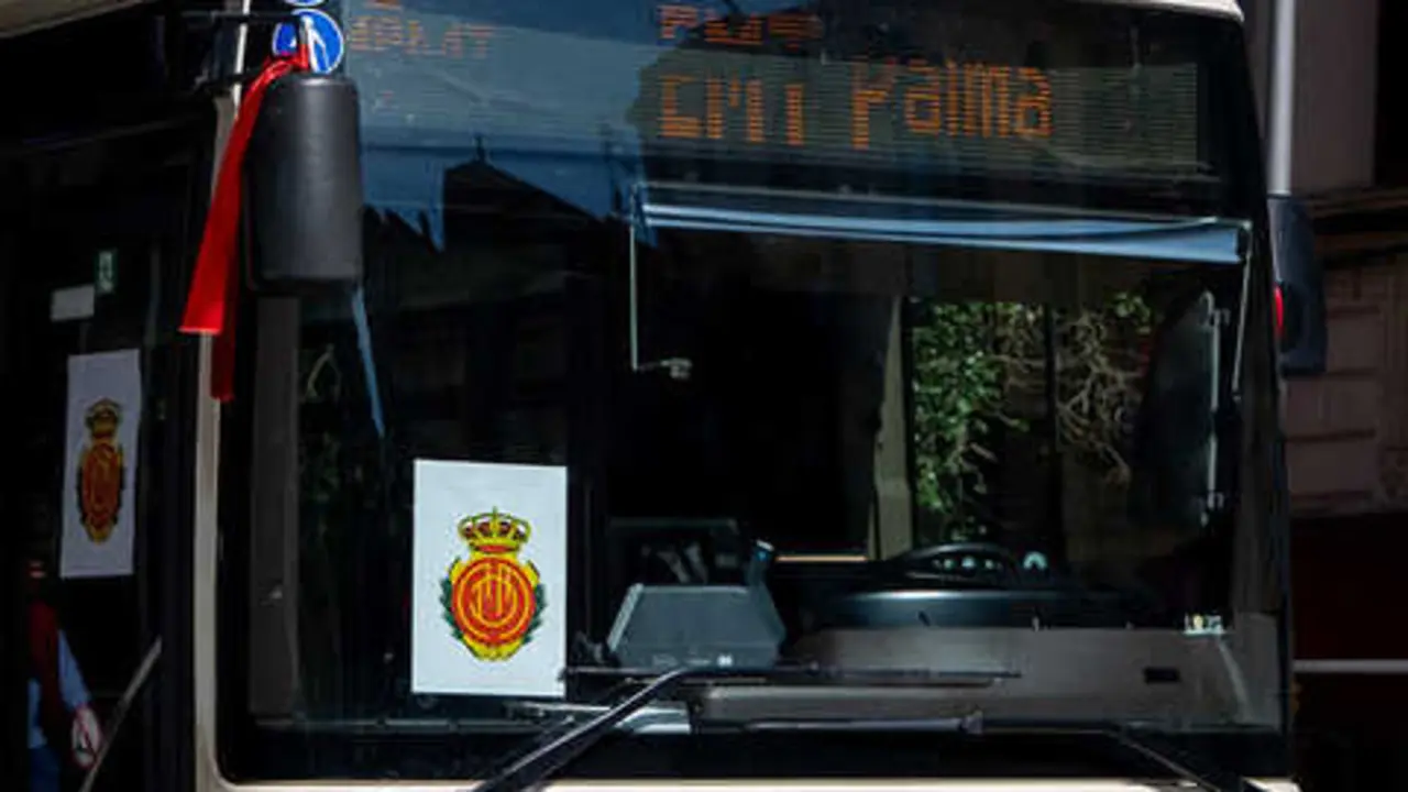 Autob&uacute;s de la EMT de Palma -F&uacute;tbol Mallorca.