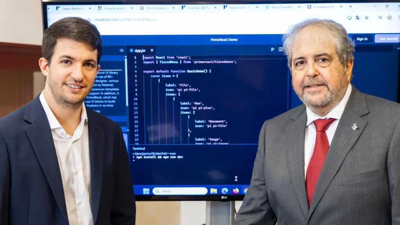 El conseller d'Hisenda, Innovaci&oacute; i Funci&oacute; P&uacute;blica, Rafel Bosch, i el director insular de Modernitzaci&oacute;, Transpar&egrave;ncia i Innovaci&oacute;, Josep Cerd&agrave;.