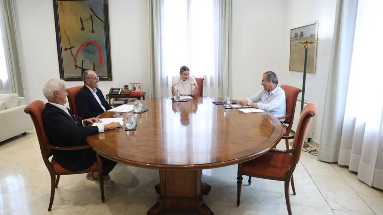 FOTO REUNI&Oacute;N PROHENS-UMAC EN EL CONSOLAT