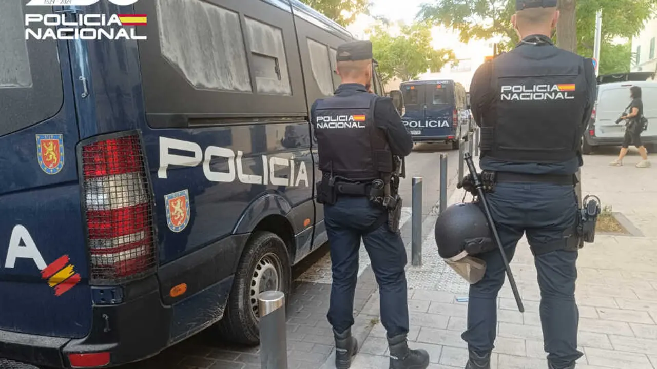 Agentes de la Polic&iacute;a Nacional.