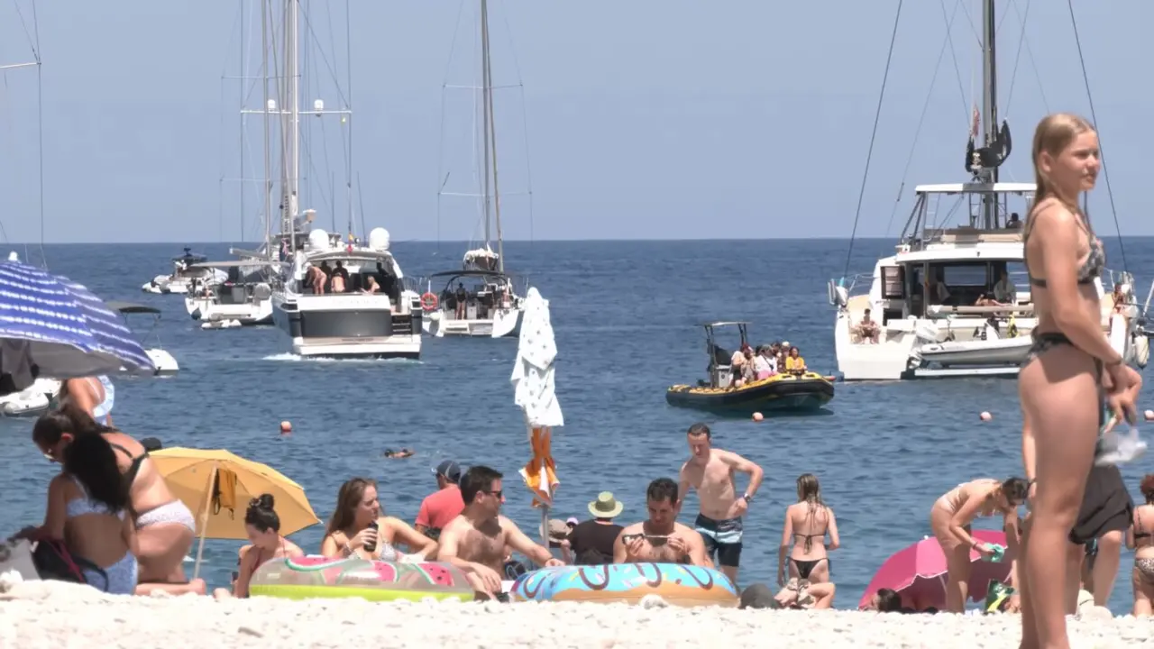 Turistas en una playa de Mallorca.