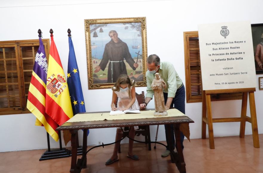 Familia Real en Petra, Junípero Serra