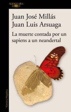 Portada de “LA MUERTE CONTADA POR UN SAPIENS A UN NEANDERTAL” de JUAN JOSE MILLAS y JUAN LUIS ARSUAGA. A parece una mariposa. La mitad de ella es de color roja, marrón y negra con puntos amarillos y la otra mitad es un fósil con la figura de la mariposa.