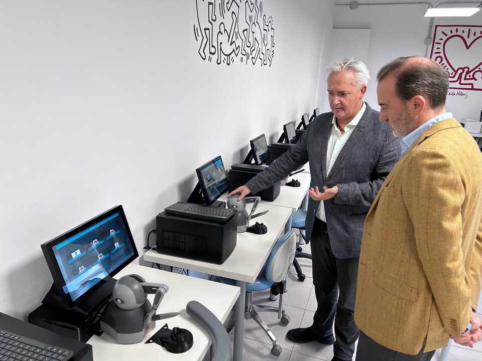 VISITA SIMULADORES VIRTUALES HÁPTICOS