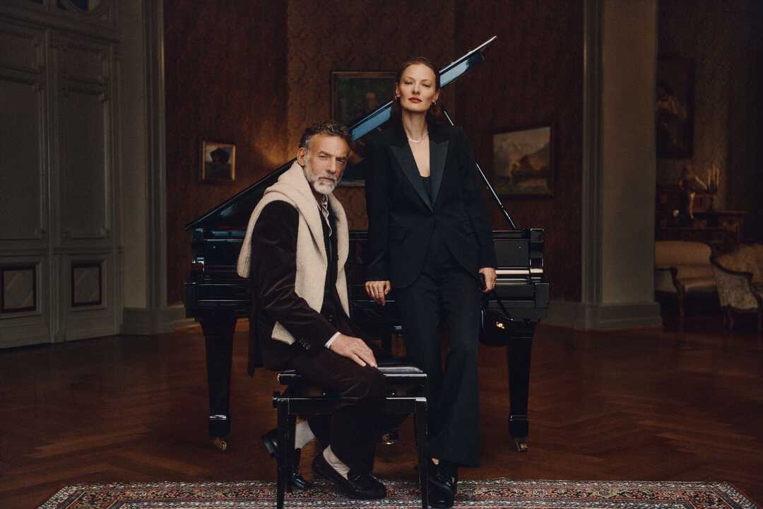 Medium _ For Presentations-FW25_PS26_HOLIDAY_HERO_DEC_C1_A