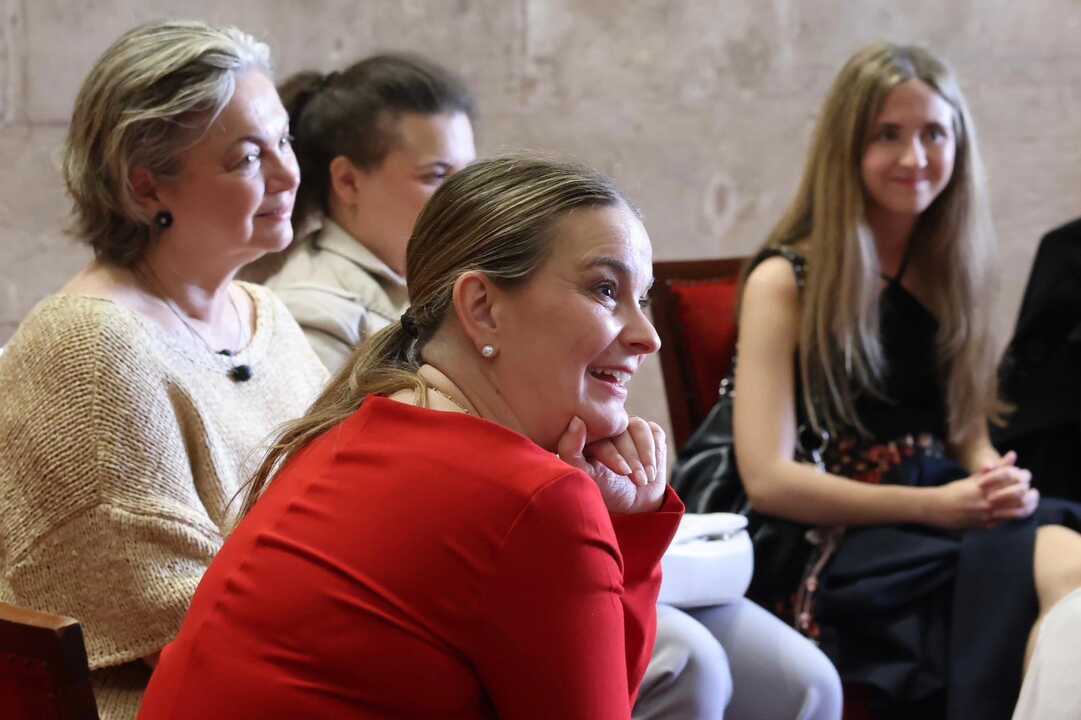 MARGA PROHENS CON ALUMNOS EXPOSICIÓN VENECIA