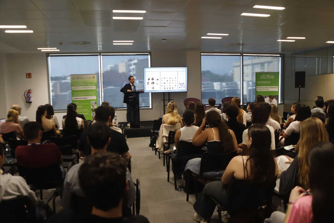 Raúl López Grueso durante su ponencia.