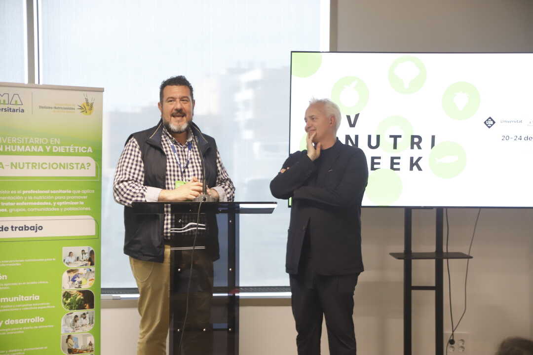 El doctor Giuseppe Russolillo junto a Diego González