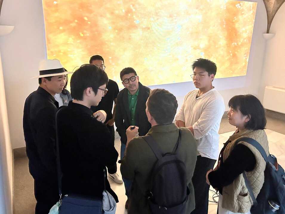 FOTO Yu Depeng y visitantes