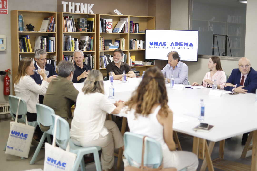FOTO REUNIÓN EXPLICACIÓN UMAC