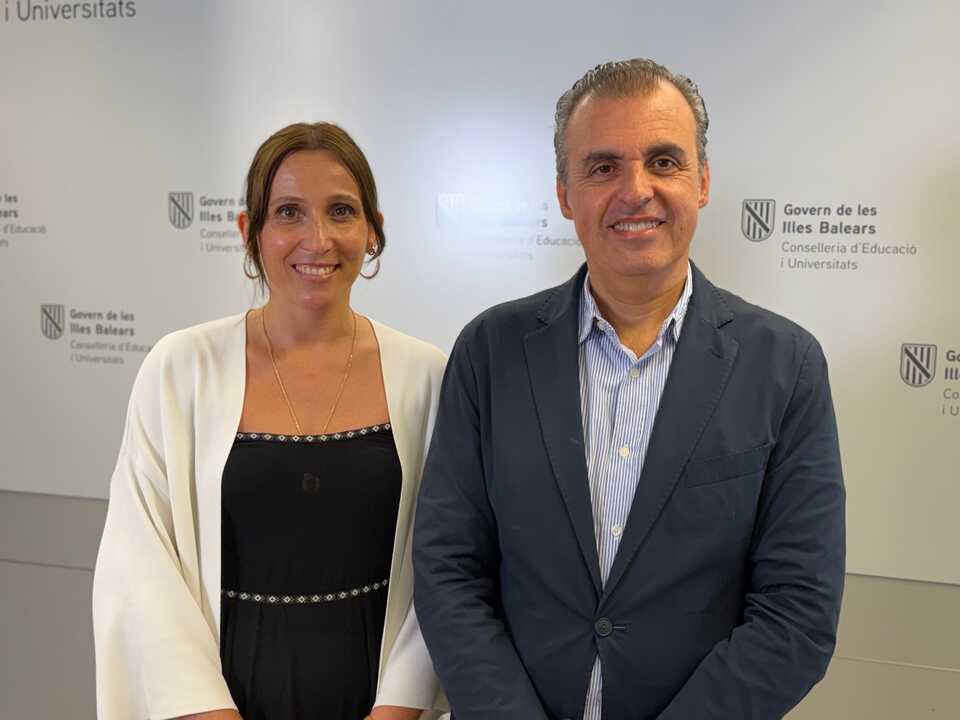 La directora general Joana Maria Cabrer y el consejero Antoni Vera.