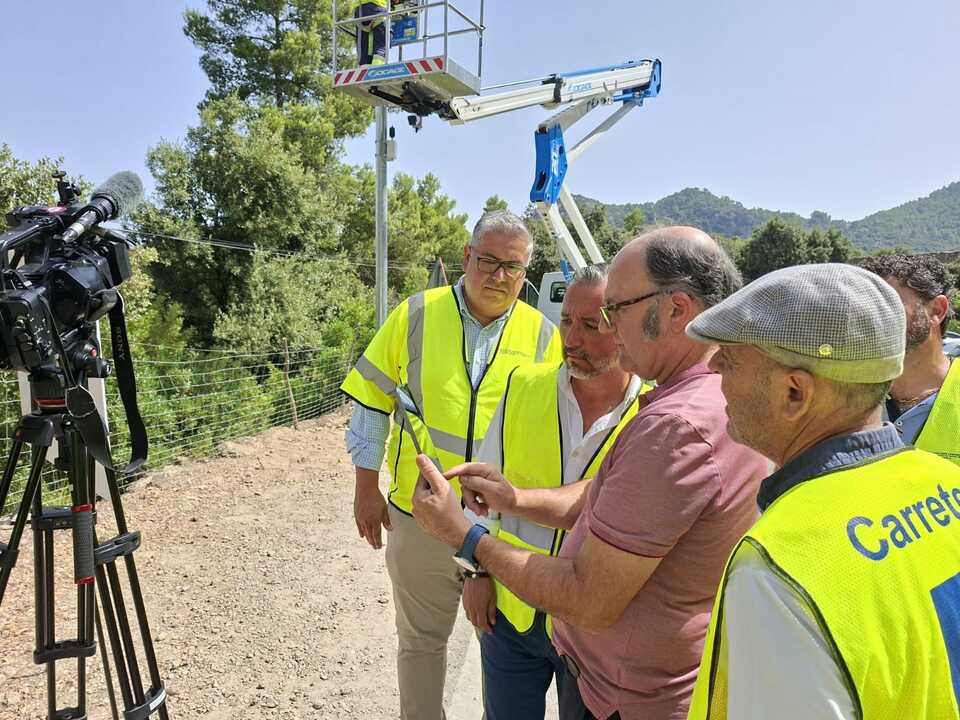 Colocación de los primeros 64 dispositivos en la carretera de Lluc a sa Calobra