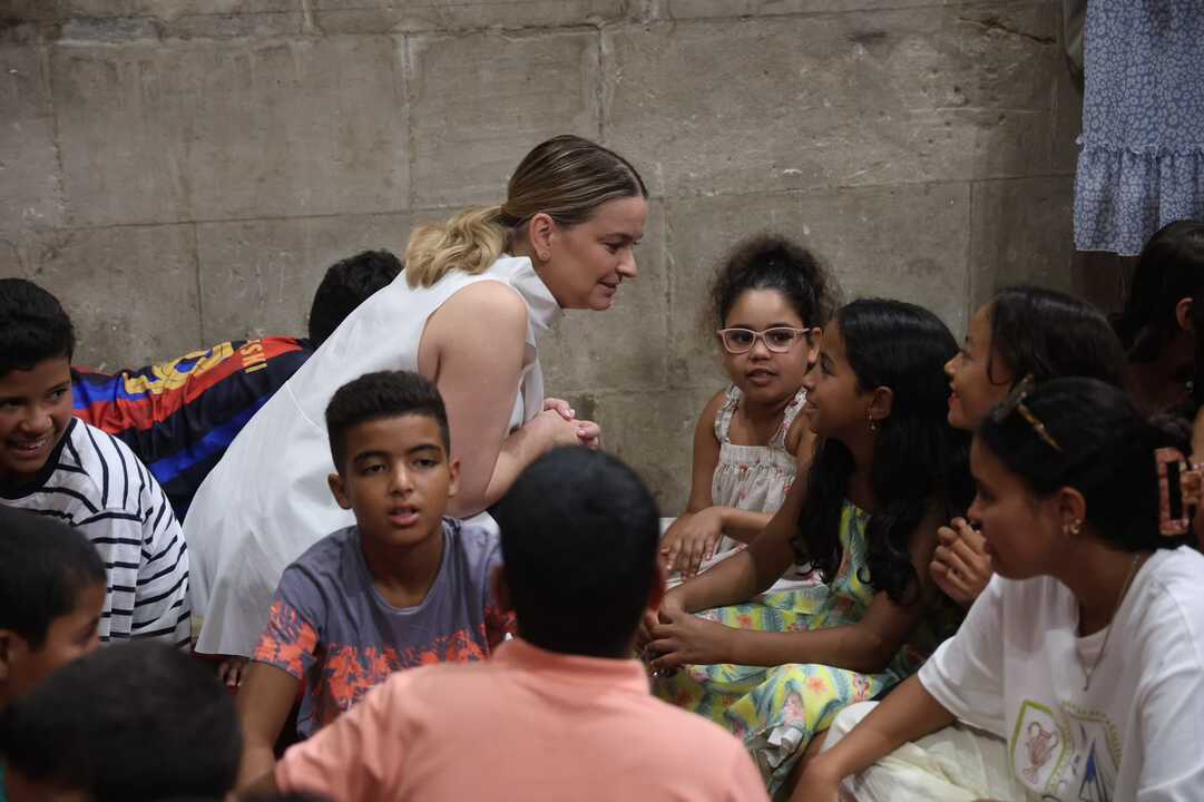 Margalida Prohens recibe en el Consolat de Mar a los niños y niñas saharauis del programa «Vacaciones en paz 2026».